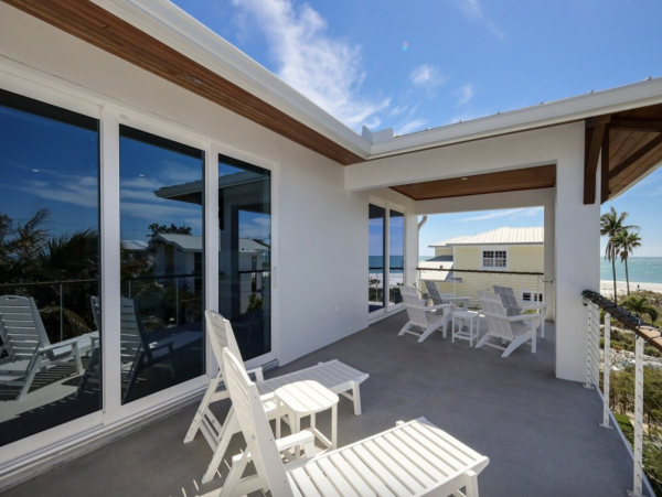 Beachside Four Bedrooms Vacation Home in Anna Maria